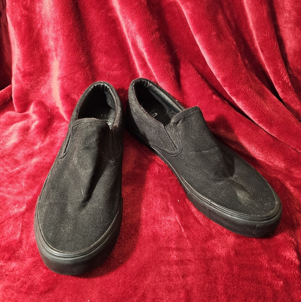 Men's No Boundaries Black Slip-On Loafers 11